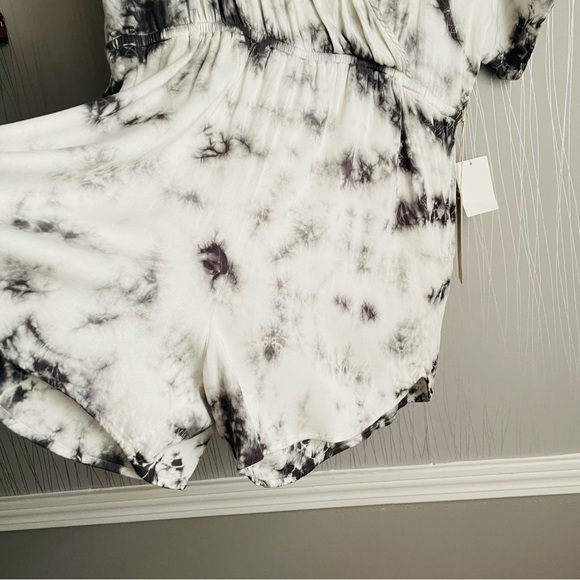 Green Envelope Kimono Sleeve Romper Women’s size XL - Picture 5 of 7